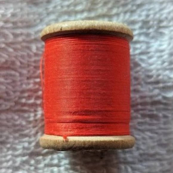 FURTHER REDUCED Vintage Wooden Sewing Spools in Decorative Box c late 1960s - Picture 12 of 13